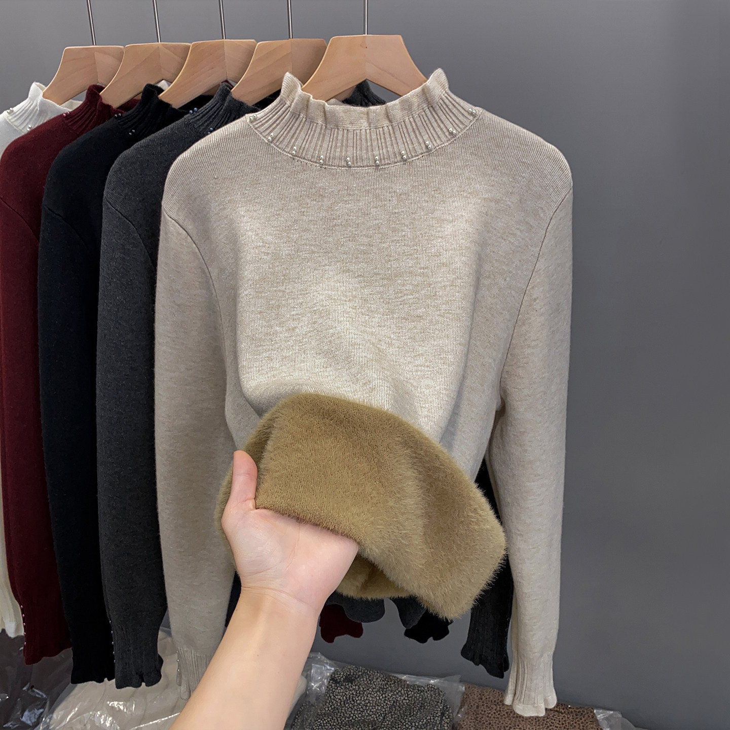 一体绒半高领毛衣女加绒加厚钉珠打底衫2025秋冬新款针织衫上衣潮