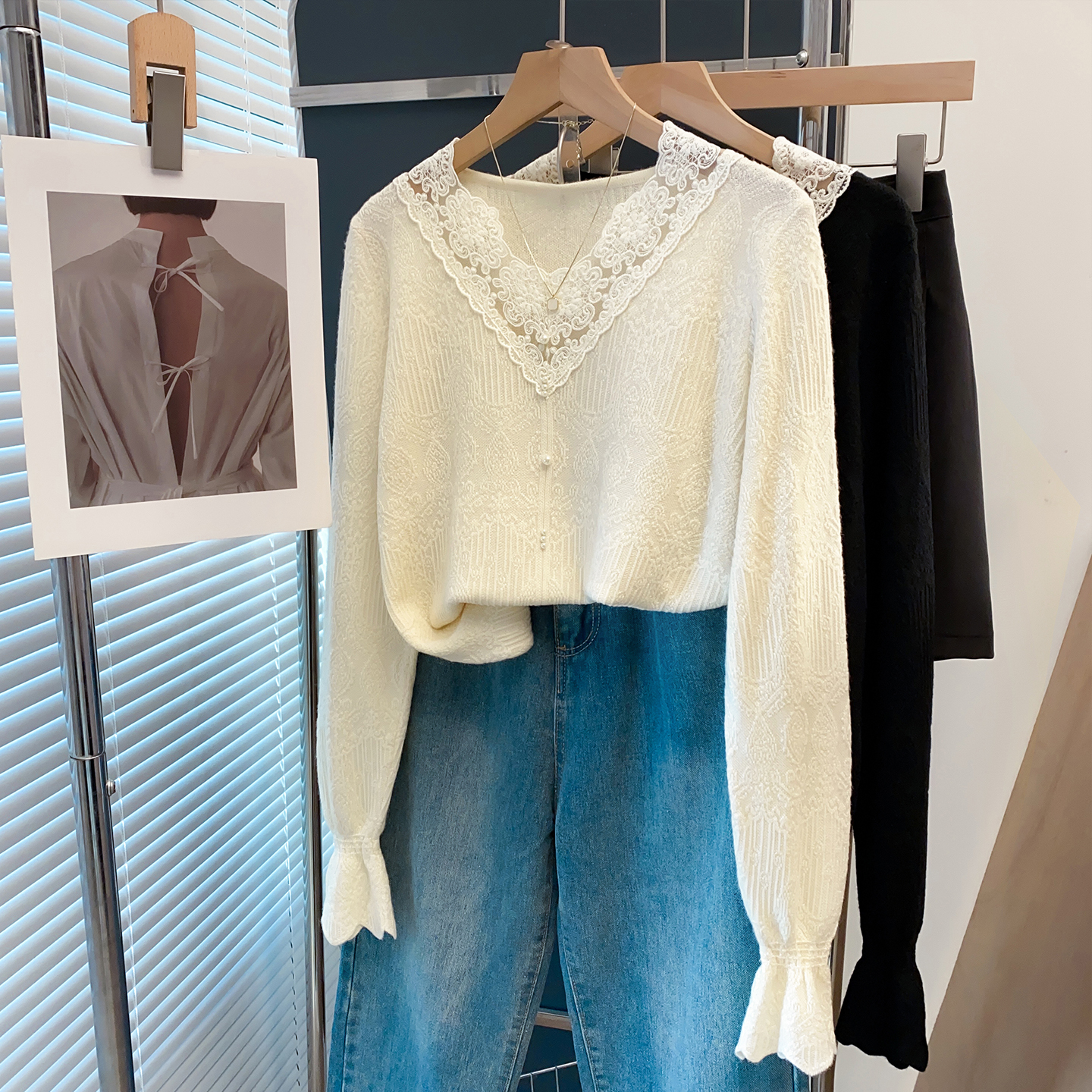 羊毛蕾丝v领喇叭袖毛衣女打底衫