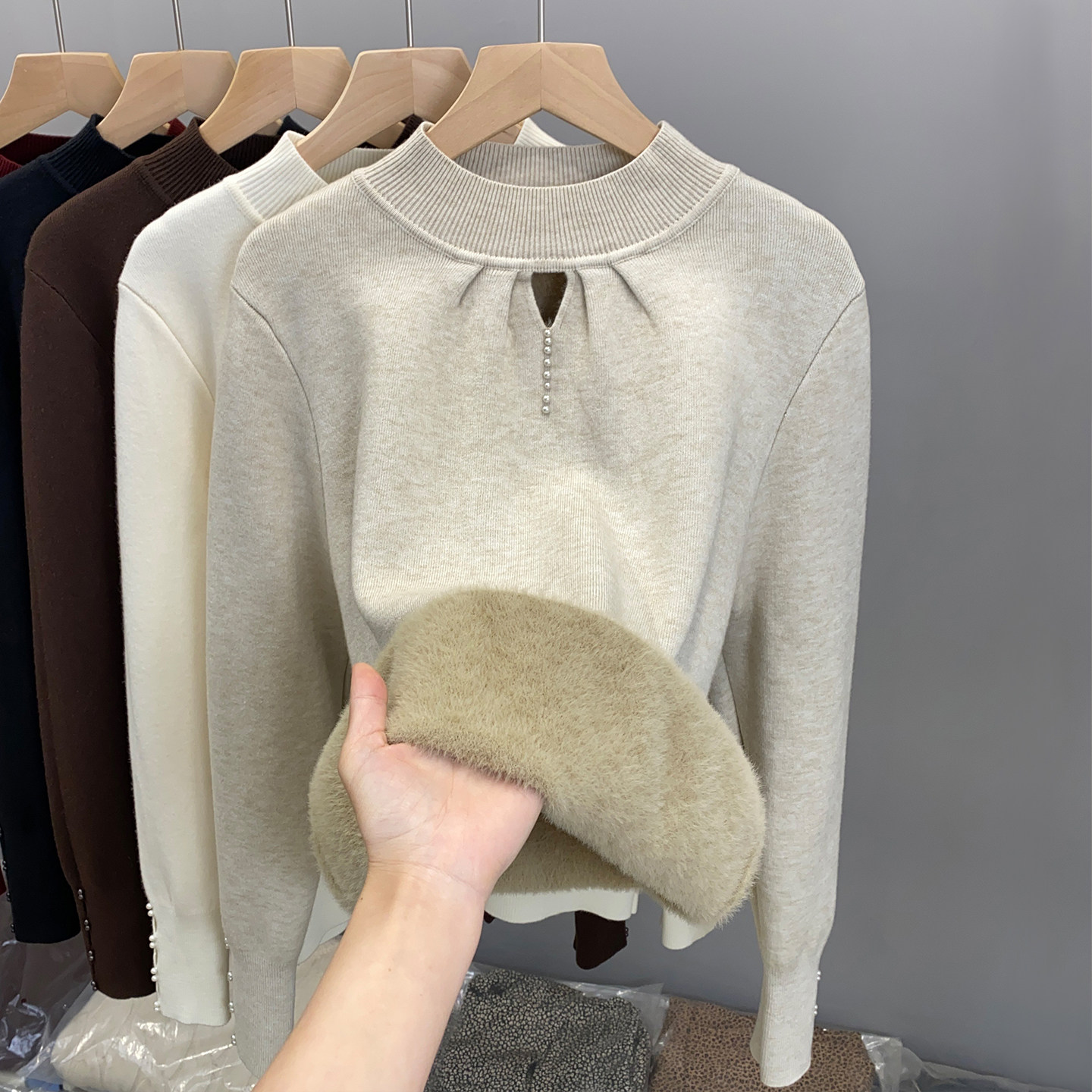 一体绒半高领毛衣女加绒加厚打底衫2025秋冬新款钉珠针织衫上衣潮