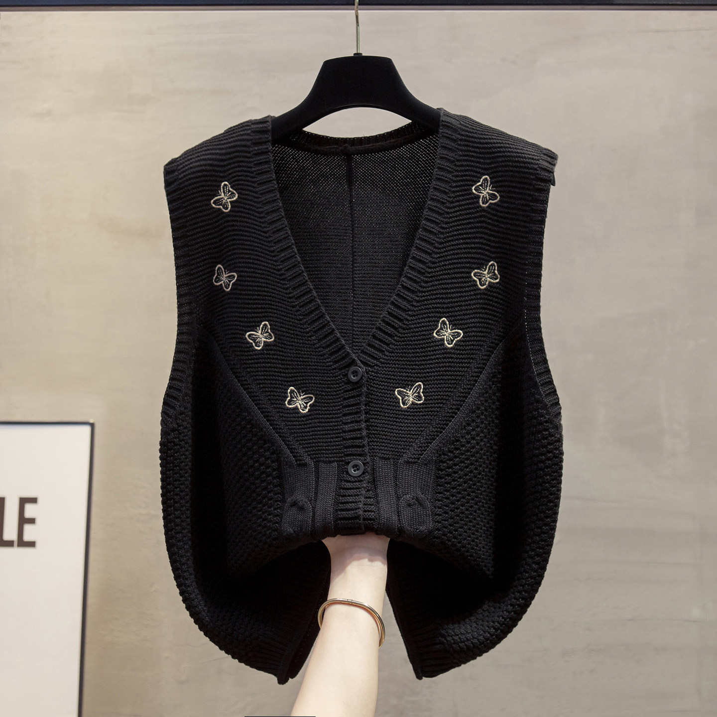 绣花v领开衫针织马甲背心女2025秋冬新款宽松马夹叠穿毛衣坎肩潮,女装/女士精品,马夹,淘宝优惠券,粉丝福利购,淘宝优惠卷