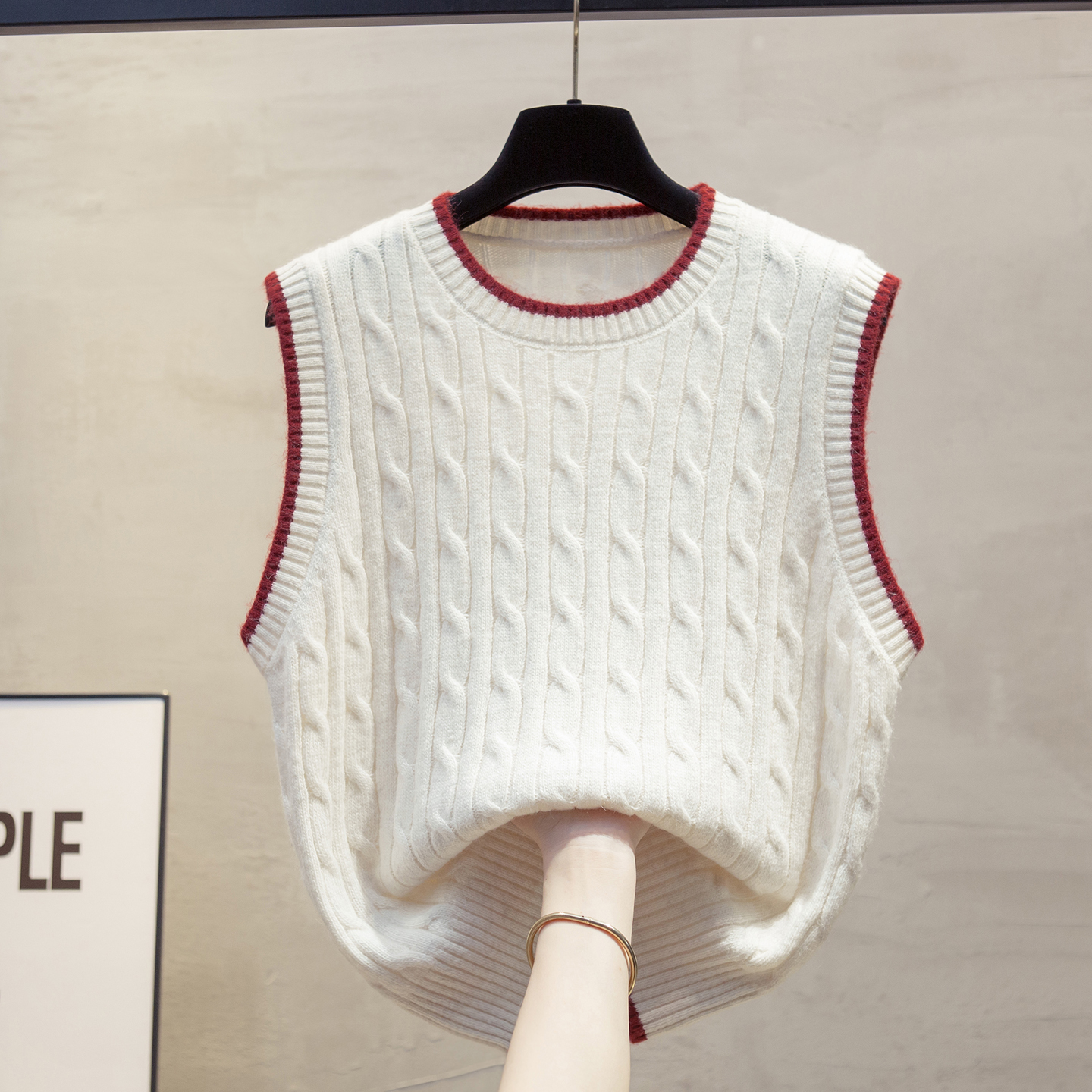 羊毛麻花圆领针织马甲背心女坎肩