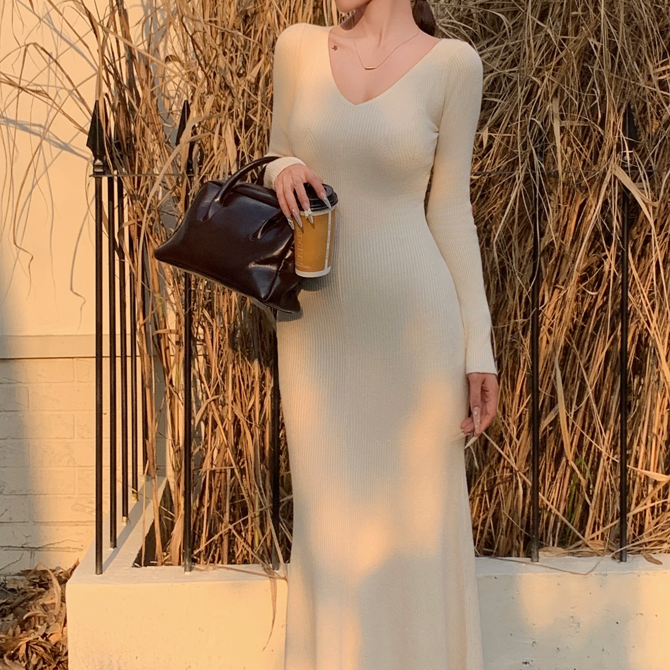 港风复古显瘦高级感V领连衣裙