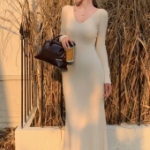 长袖 港风复古显瘦高级感V领内搭针织连衣裙女秋季 2025新款 A字长裙