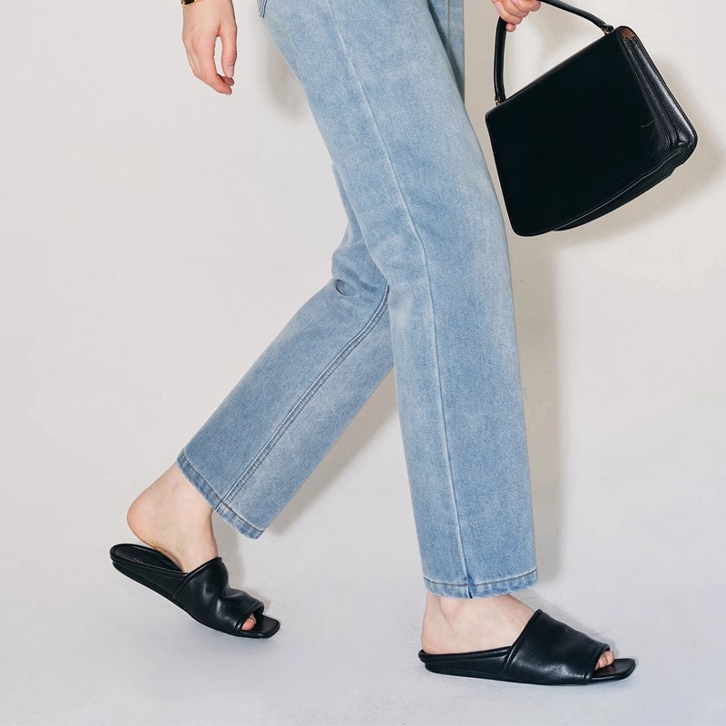 H.H Shoesの头层牛皮一字宽带平底凉拖鞋女百搭简约小众沙滩凉鞋.