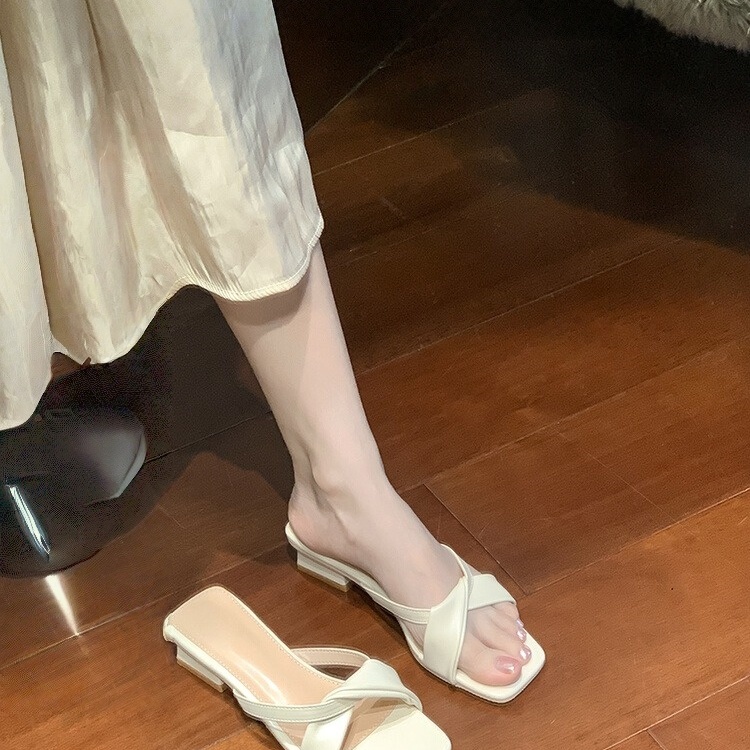 H.H Shoesの羊皮~法式方头粗跟凉鞋女露趾时尚小众软底外穿凉拖鞋