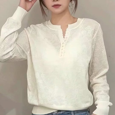 87770 法式轻奢风剪刀领纽扣针织衫女2026春新款长袖镂空提花毛衣