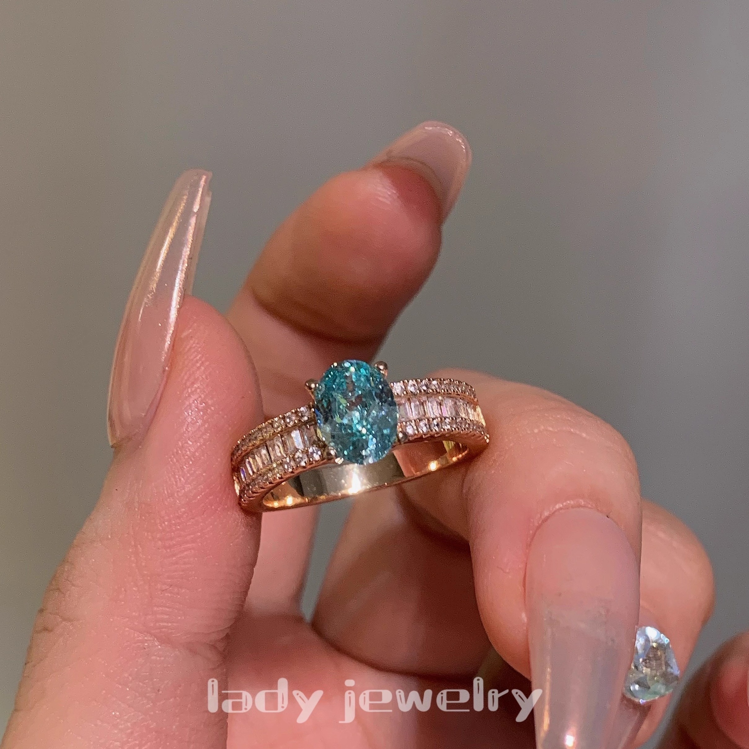 蕾迪高定2克拉帕拉伊巴色鸽子蛋阶梯戒指