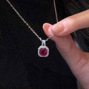 蕾迪「方包项链」经典 小提包吊坠鸽血红显白气质s925银镀真金项链