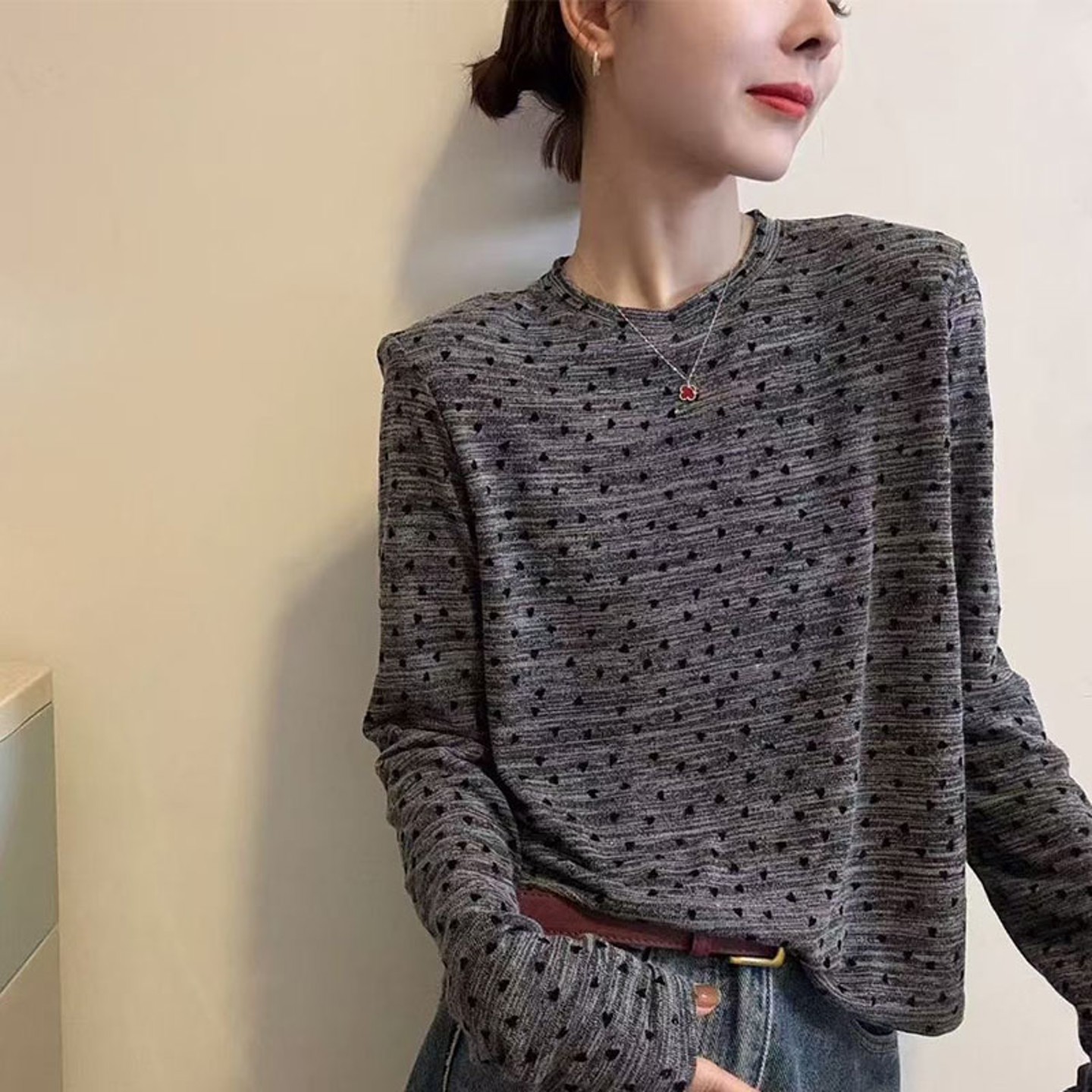 波点高级感内搭打底衫女秋季流行风格正肩长袖T恤配阔腿裤的上衣