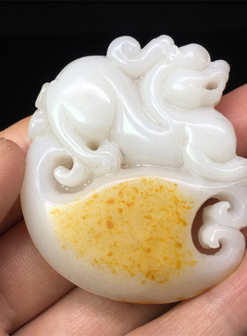 府上有龙把件和田玉白度好苏工