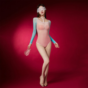一字肩伪娘cd变装油光泳衣挂脖开裆女装大佬渐变紧身油亮男娘丝袜