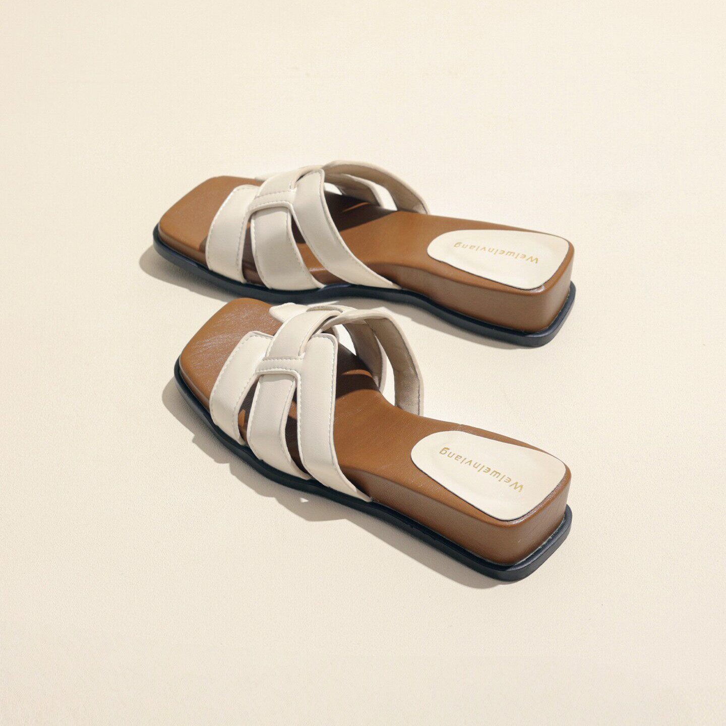 品牌真皮法式凉拖女士夏外穿2026新款厚底坡跟不累脚沙滩一字拖鞋