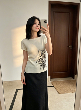 BERUN 复古圆领花朵印花短袖针织衫女夏时尚气质修身显瘦百搭上衣