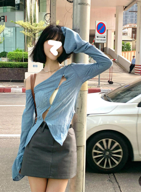 BERUN 纯欲性感镂空斜领长袖恤女夏季辣妹不规则露肩喇叭袖上衣