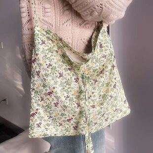 新款小众时尚小碎花布袋子森系布包文艺单肩包学生百搭大容量港风