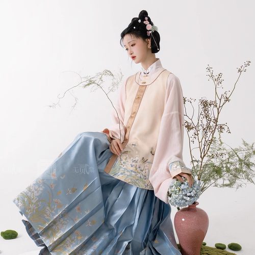 无贰集春秋款明制刺绣比甲汉服