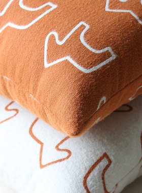 默色空间可爱小马双面图案抱枕北欧沙发揽枕ins羽丝棉芯腰枕靠垫