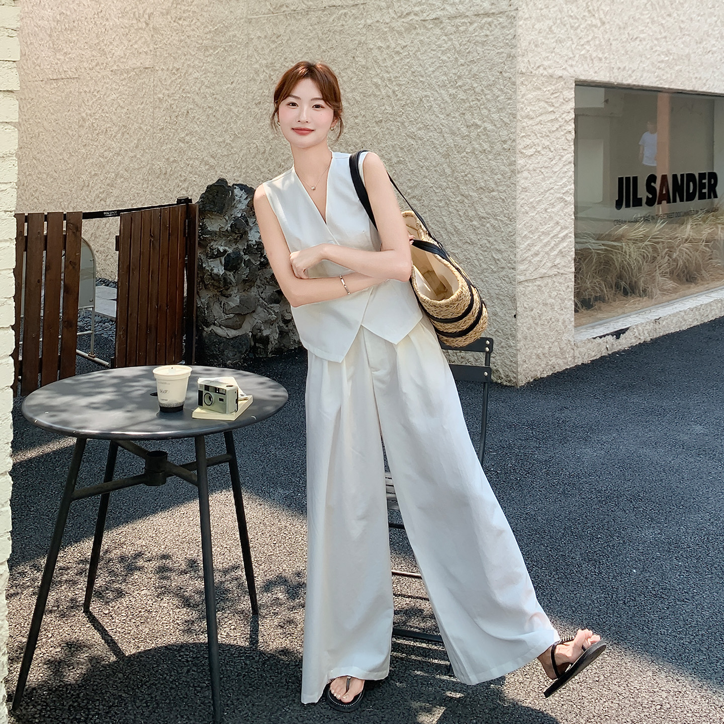 白色老钱风马甲套装女2025夏季一整套ootd穿搭高级感阔腿裤两件套