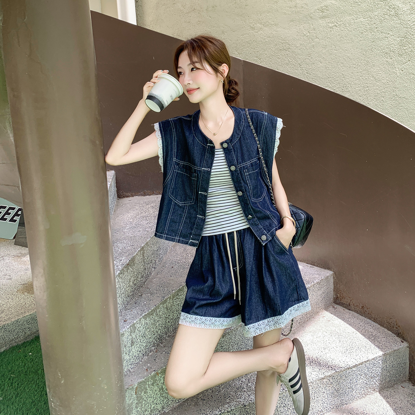 韩系休闲牛仔套装女2025夏新款小个子减龄条纹吊带马甲短裤三件套