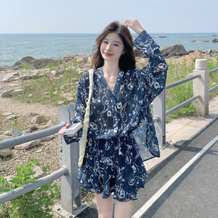 慵懒度假风休闲短裤 深蓝色印花防晒衬衫 新款 套装 两件套 女2025夏季