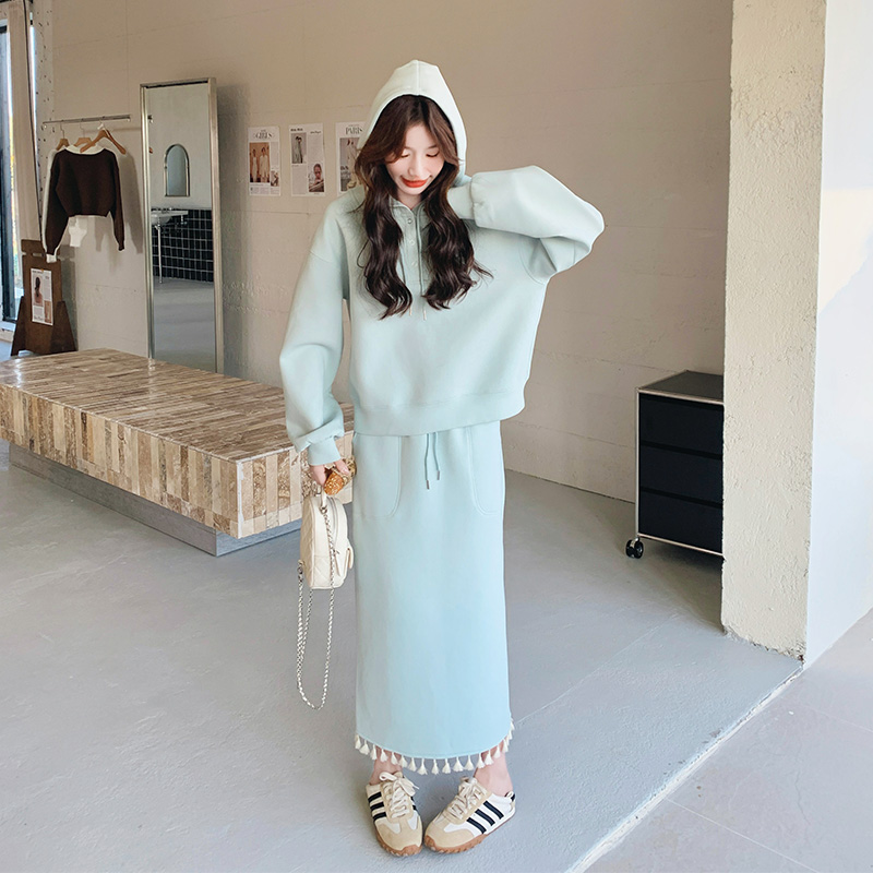浅蓝色休闲连衣裙套装女春2025新款今年流行连帽卫衣半身裙两件套
