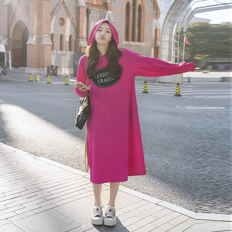 玫粉色字母连帽卫衣裙女春2025新款高级感宽松休闲减龄长袖连衣裙