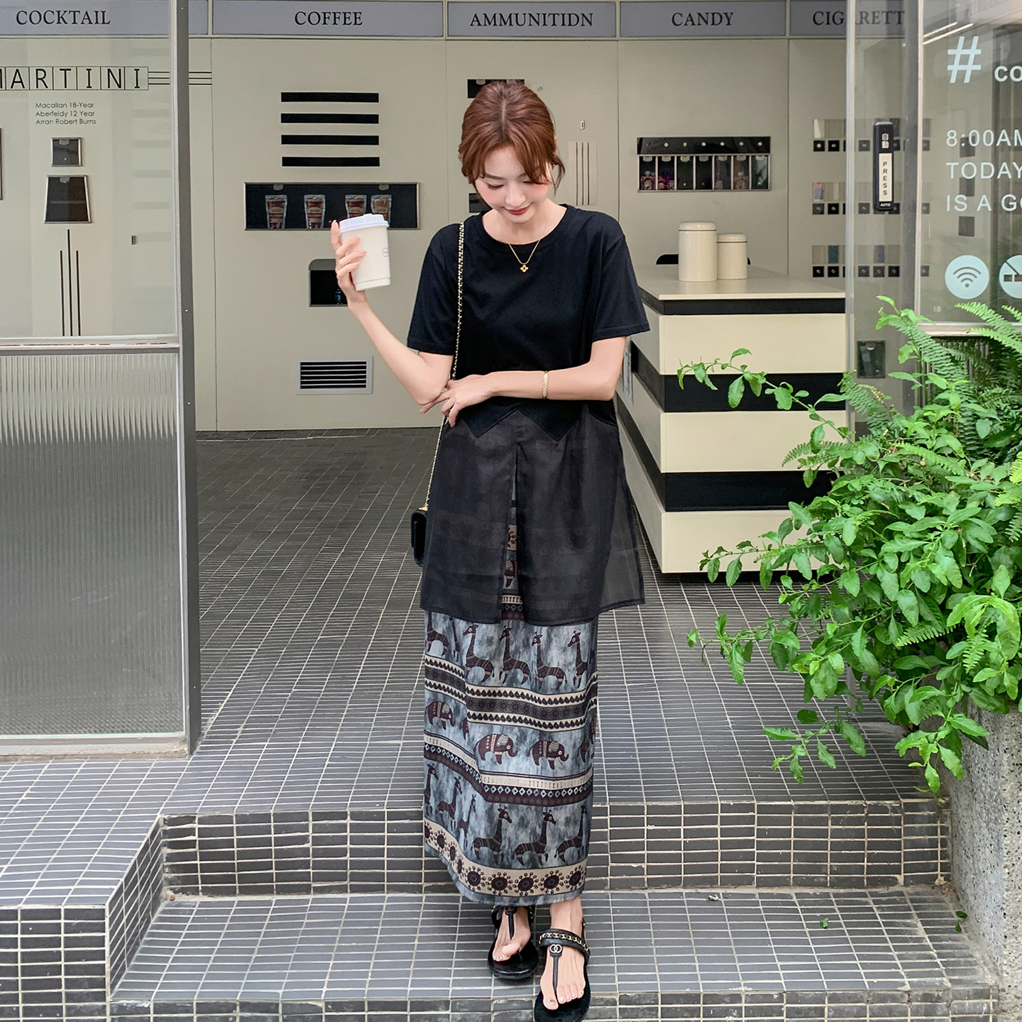 韩系高级感黑色T恤套装裙女2025夏季新款设计感印花半身裙两件套