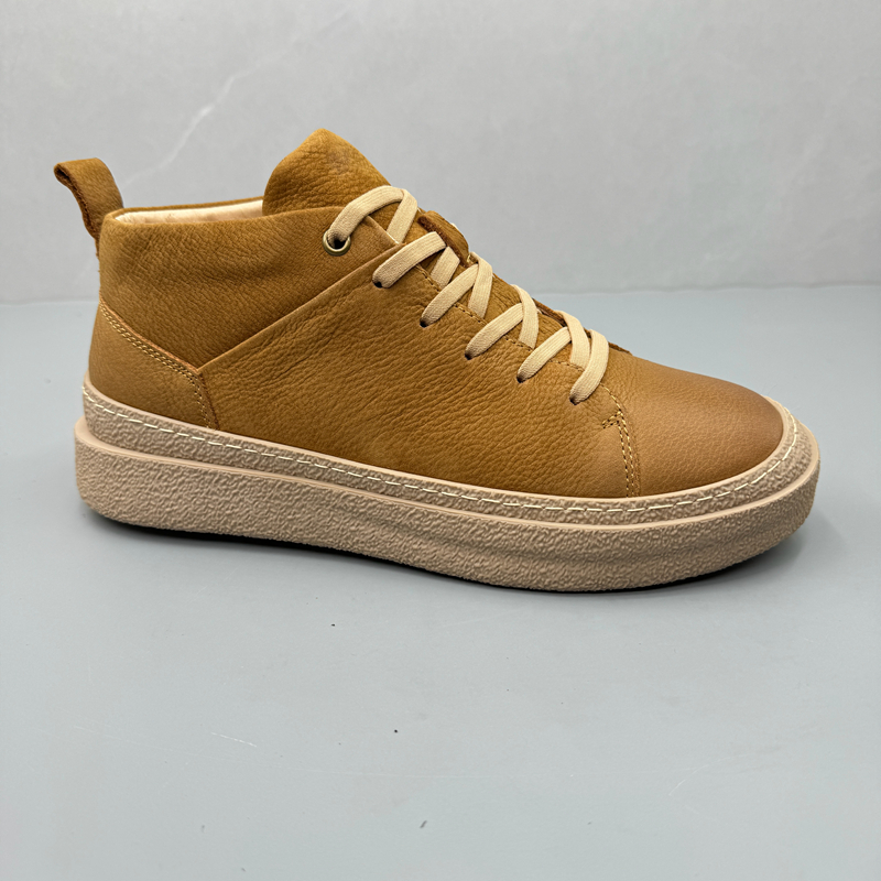 冬季保暖百搭真皮高帮板鞋加厚