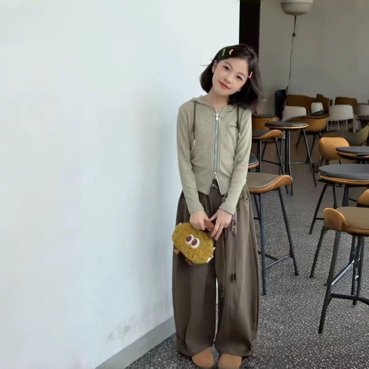 早秋连帽针织开衫女童工装套装