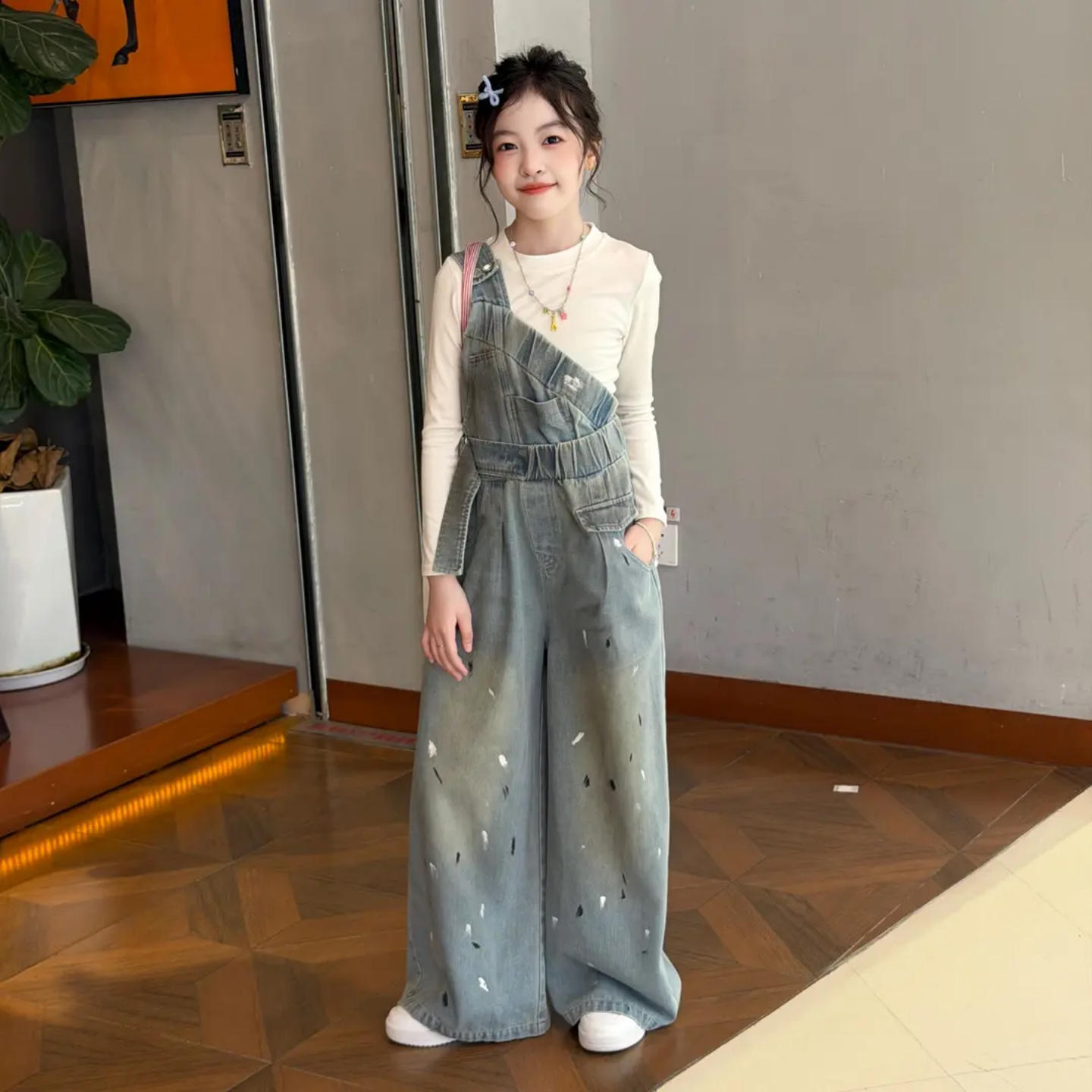 女童单肩牛仔明星同款背带裤秋季2026新款中大童时髦秋装洋气穿搭