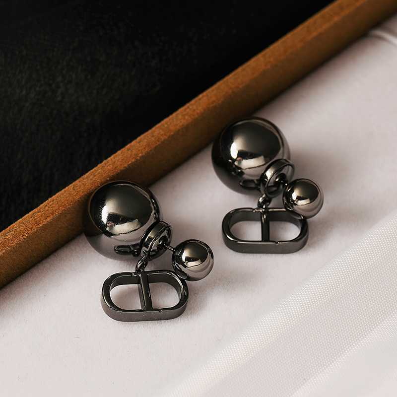 FRENCH【轻度定制】  一款两戴高级感设计黑珍珠爆款银针耳环女