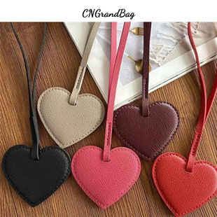 热销新款 加厚钥匙吊饰男女通用现货可定制字母 PU桃心包包挂件时尚