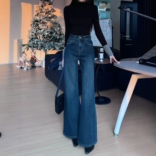 复古宽松不贴腿直筒微喇牛仔裤女秋季高腰阔腿喇叭裤配高跟鞋裤子