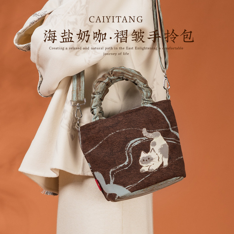 彩衣堂国风手提包斜挎包新款设计感礼物猫咪时尚拎包布袋美拉德,节庆用品/礼品,文化创意包/袋,淘宝优惠券,粉丝福利购,淘宝优惠卷