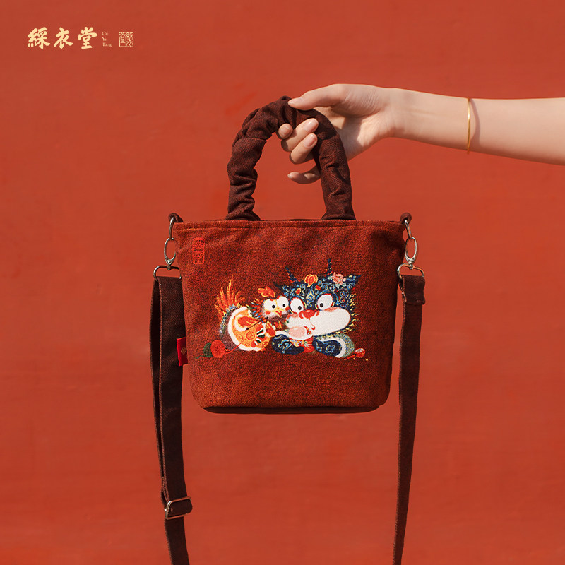 彩衣堂×黑森 国风新年龙年手拎水桶包单肩斜挎女手机遛弯包学生