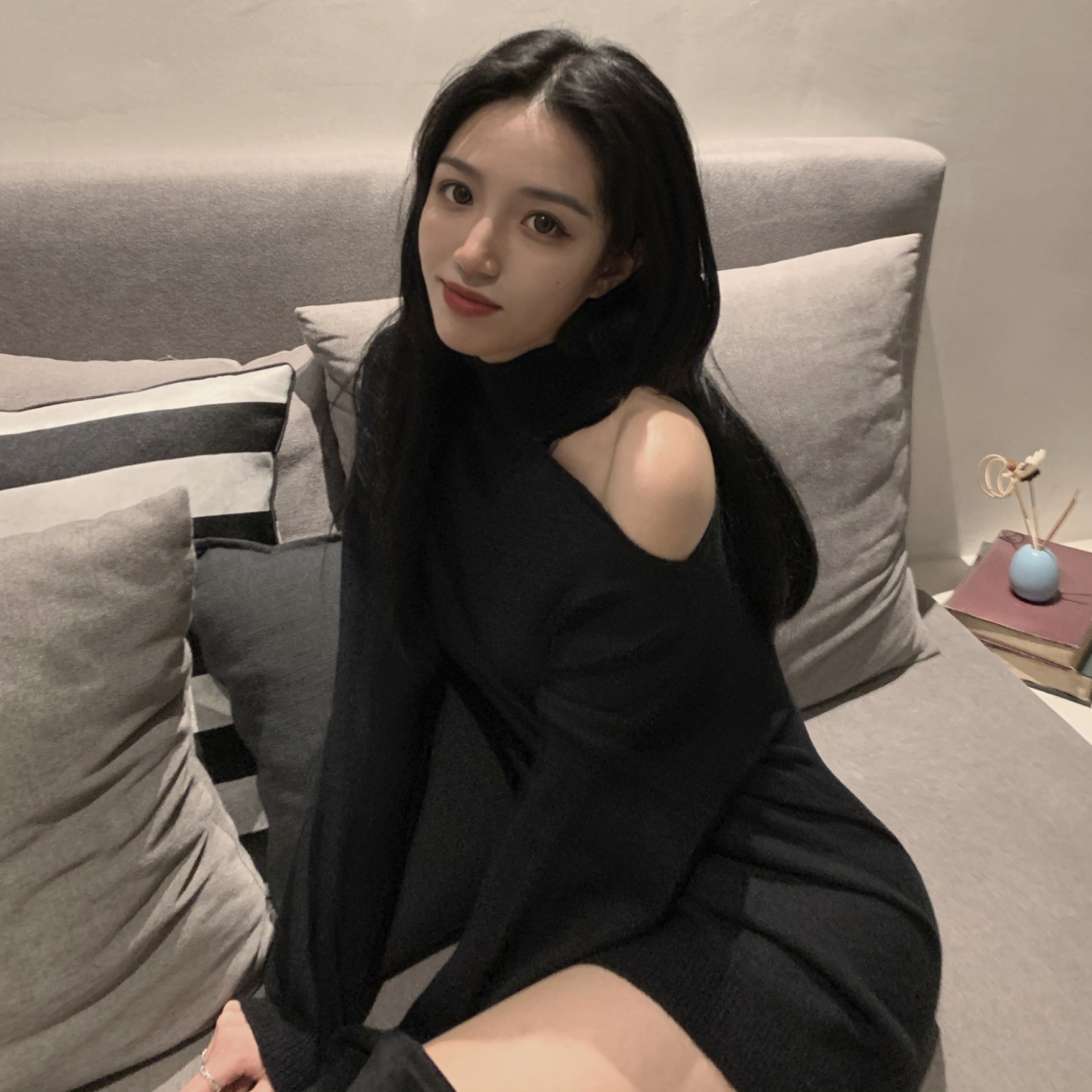 Korean cool girl's small sexy off shoulder design high collar knitted sweater mid length autumn and winter