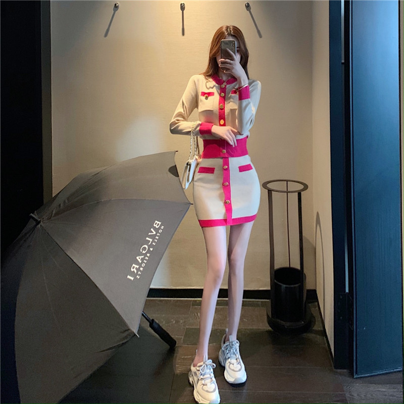 Real shot real price 2020 French knitted suit, female imperial sister light cooked style color matching knitted top and hip skirt two piece set