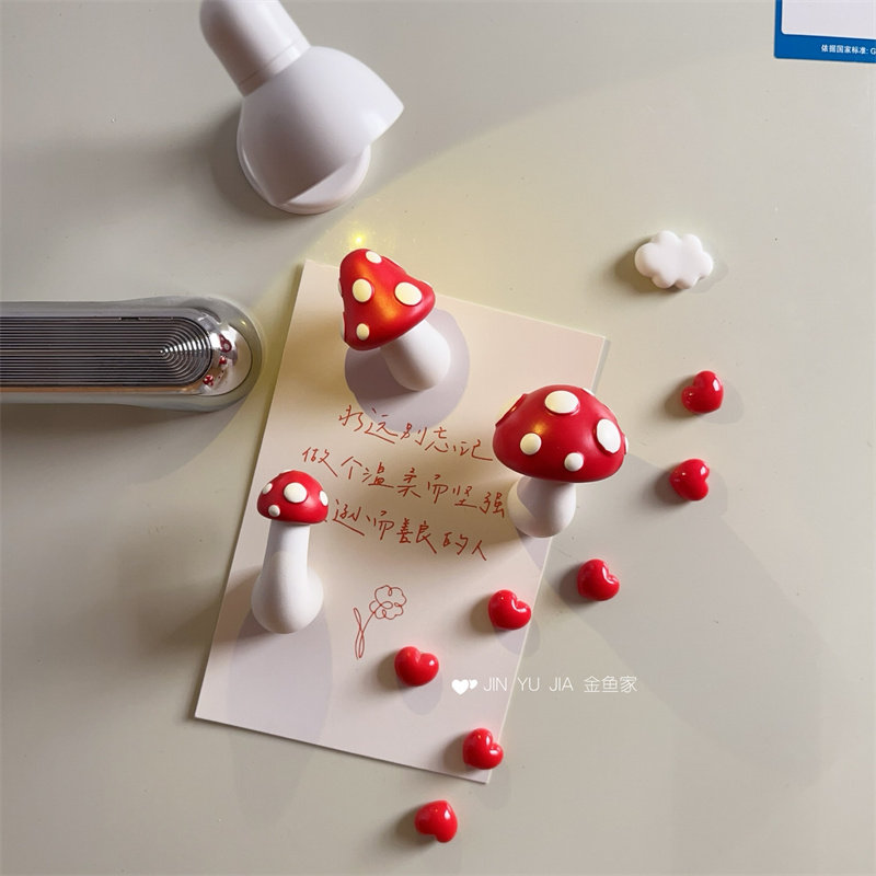 2025新品红伞伞Q版蘑菇冰箱贴创意搞怪趣味家居装饰磁贴洞洞板,家居饰品,冰箱贴,淘宝优惠券,粉丝福利购,淘宝优惠卷