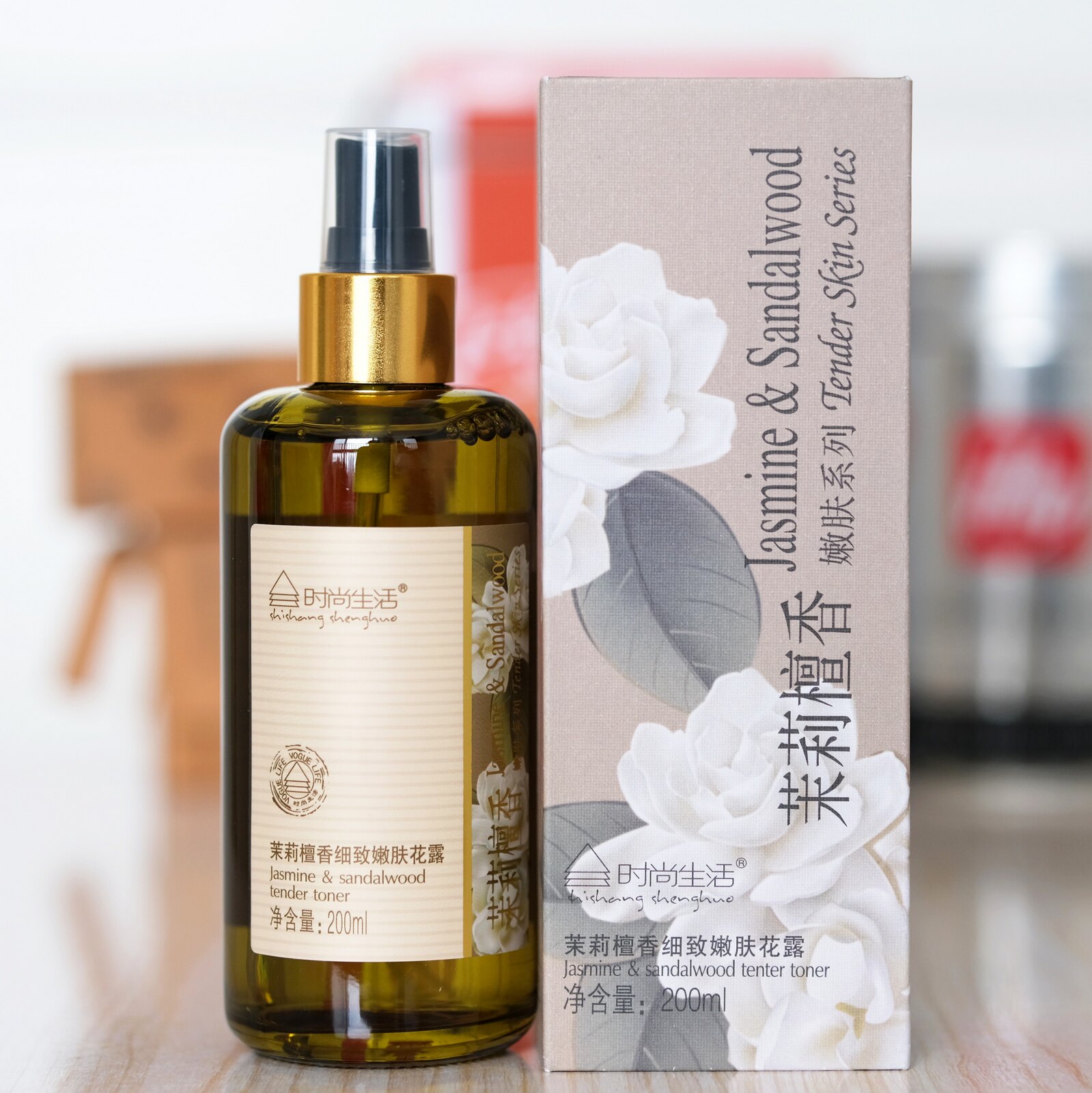 时尚生活茉莉檀香细致嫩肤花露