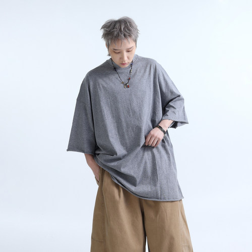 超大版手工裁切卷边七分袖T恤