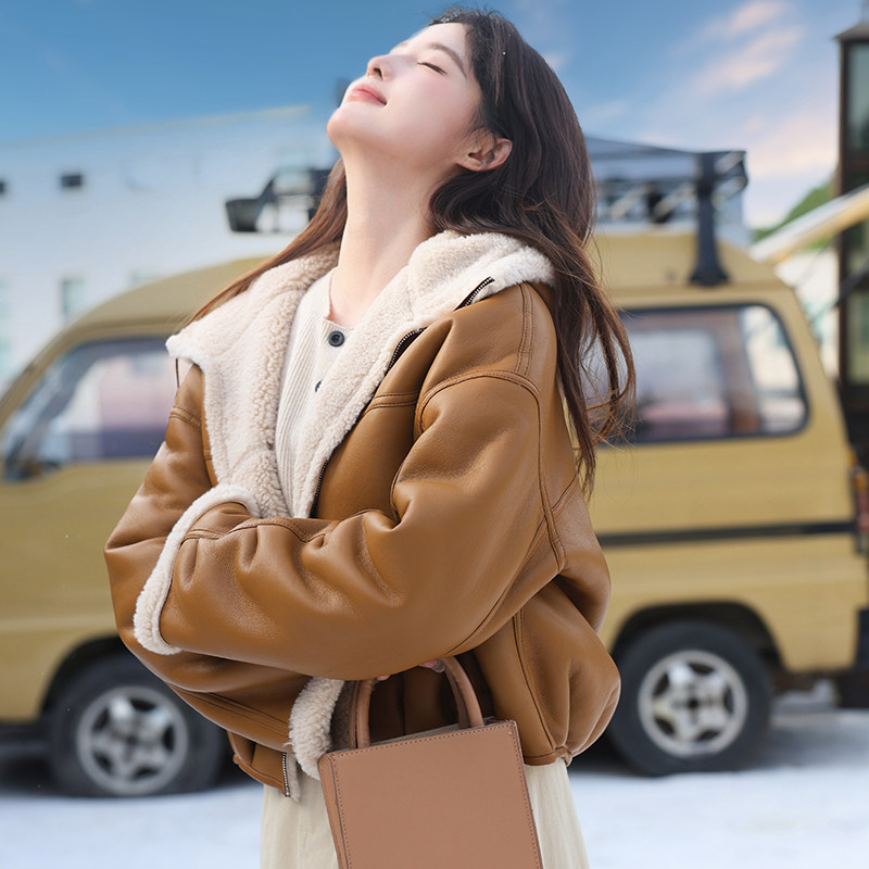 羊羔毛皮草夹克短款加厚连帽2025新款冬季皮毛一体外套机车服棉服