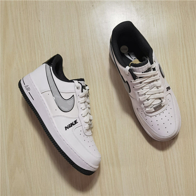 白黑防滑低帮板鞋运动休闲板鞋