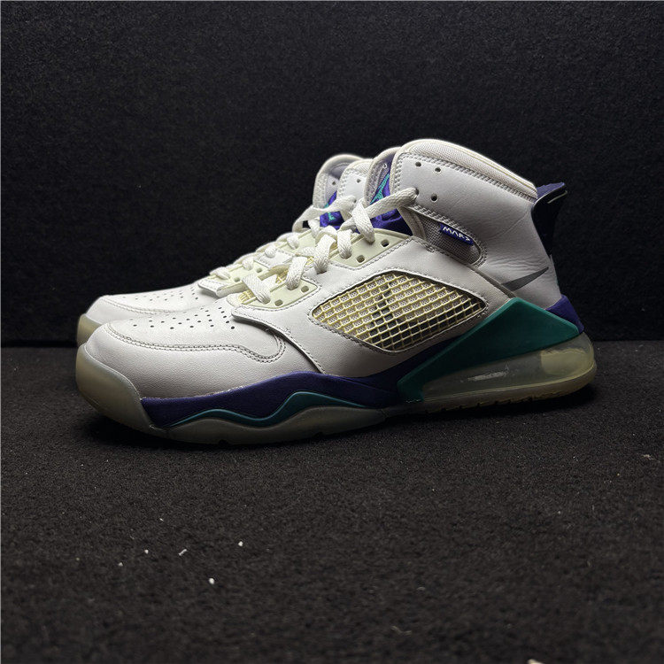 Air Jordan MARS 270 火星男子大气垫中帮复古篮球鞋 CD7070-135