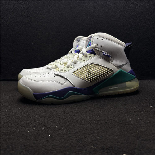 Air Jordan MARS 270 火星男子大气垫中帮复古篮球鞋 CD7070-135