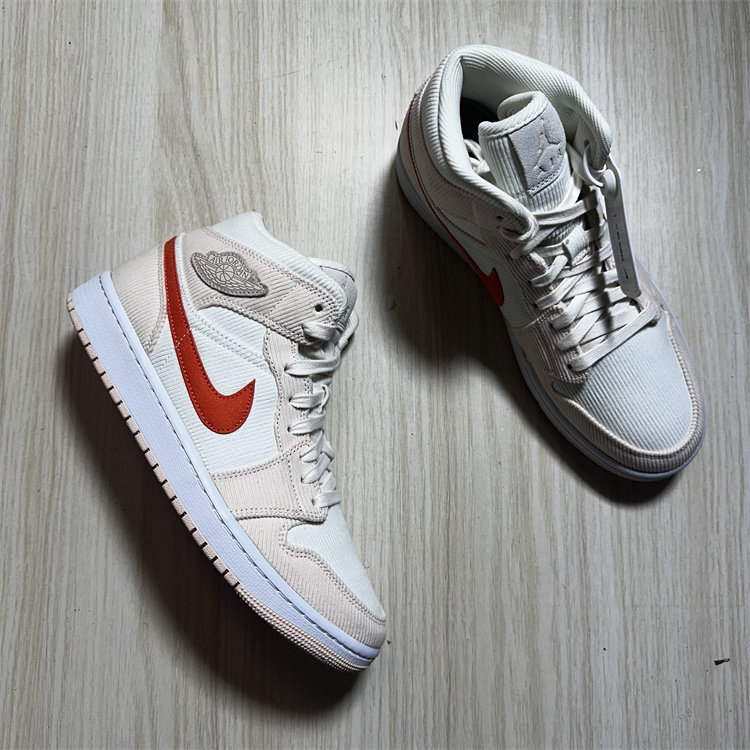 Air Jordan 1 Mid AJ1 灯芯绒高帮休闲篮球鞋 DA8009-108