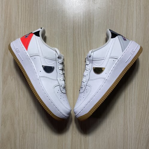 AF1女子解构低帮板鞋