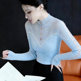 高级感镂空半高领针织衫女蓝色珍珠装饰修身打底衫毛衣