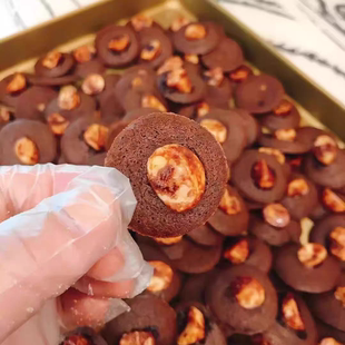 坚果脆片夏威夷可可脆片黄油薄脆饼干网红零食办公室健康铁盒包装