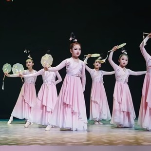 流水桃花儿童古典花满庭舞蹈玉蝶幽香舞汉服花开时节动京城演出服