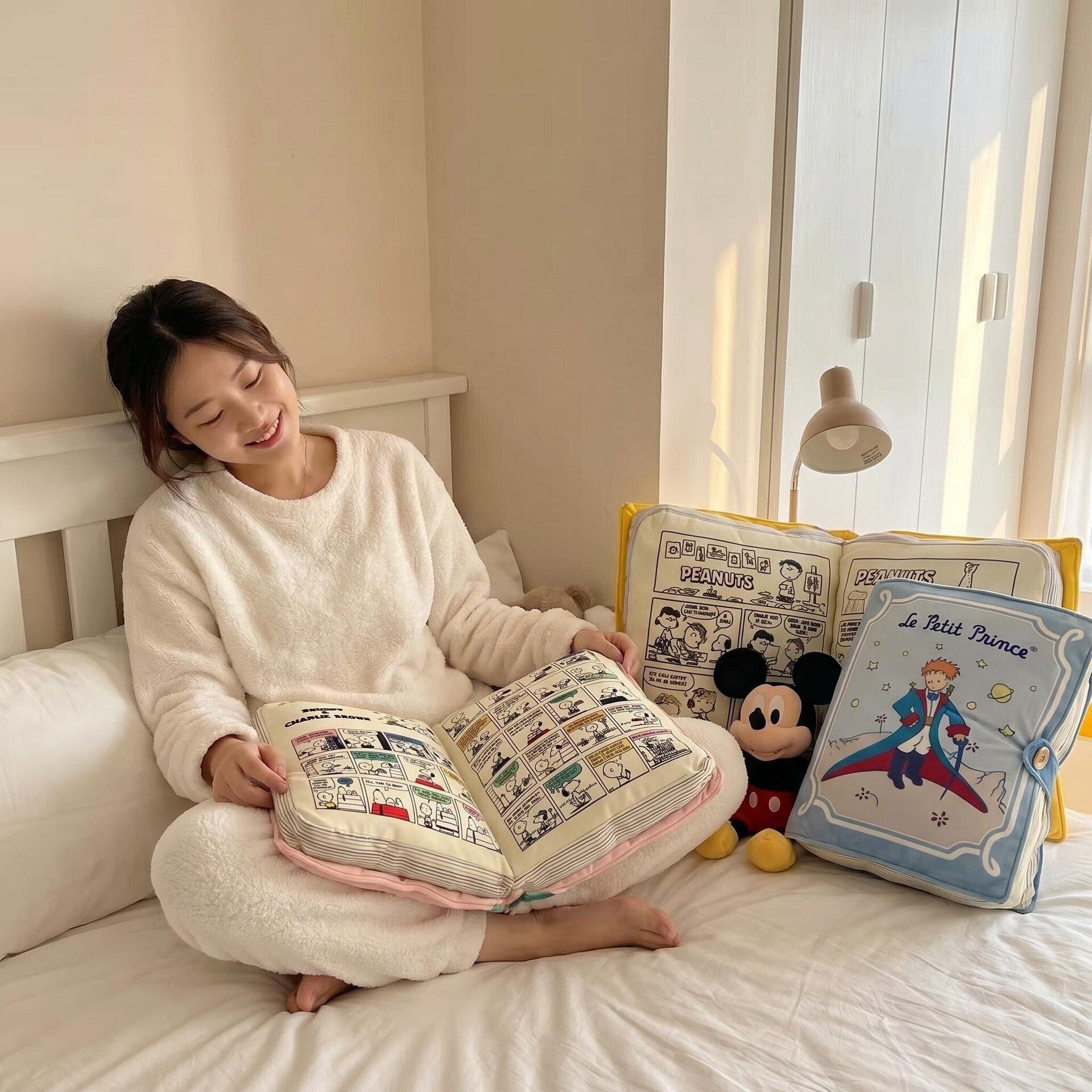 创意小王子书本抱枕可爱卡通史努比靠枕治愈系生日礼物闺蜜情侣